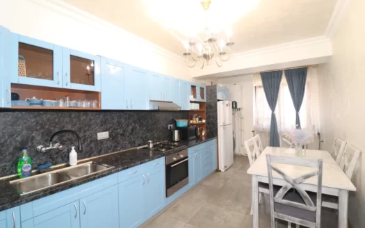 4 room apartment, Avetis Aharonyan Street, major renovation, stone building