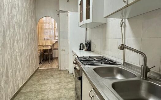 3 room apartment, Lukashin Street, 79 sq.m., 2/5 floor, high ceilings, major renovation