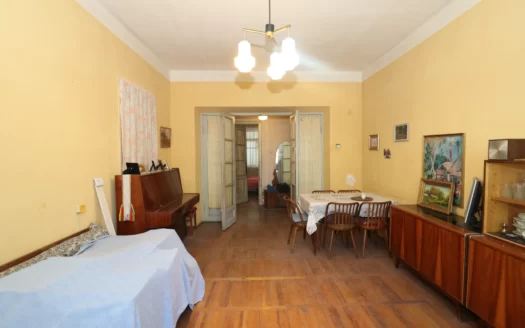 A 3 room apartment, Alikhanyan street, 87 sq.m., stone building