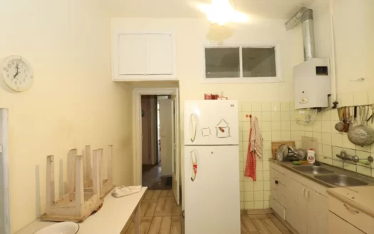 A 3 room apartment, Alikhanyan street, 87 sq.m., stone building