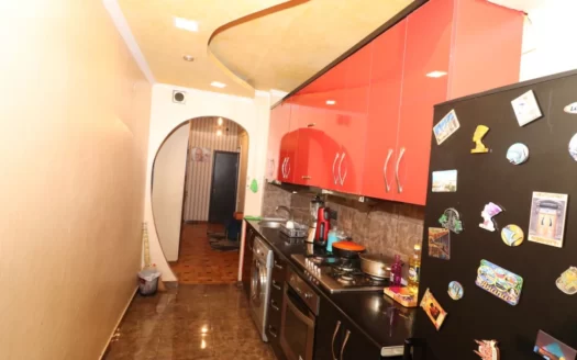 3 room apartment on Mar street, 70 sq.m., major renovation, stone building