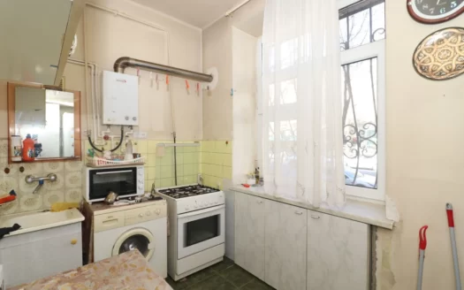 A 2 room apartment, Sayat-Nova avenue, 46 sq.m., 5/1 floor