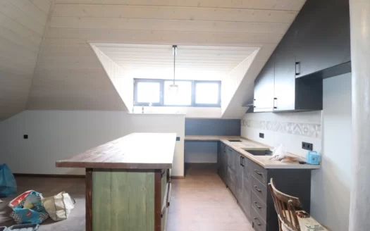 A 3 room apartment is for rent, Garegin Nzhdeh street, 5/5 floor