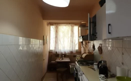 3 room apartment in a stone building, Aram Khachatryan street, 86 sq.m., 5/3 floor