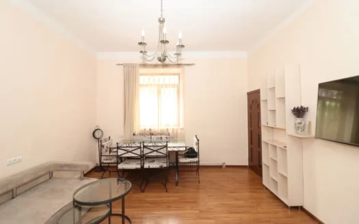 4 room apartment, Shirak Street, 90 sq.m., 1/3 floor, high ceilings, major renovation