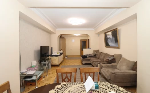 4 room apartment, 2nd Azatutyan lane, 90 sq.m., 2/9 floor, major renovation