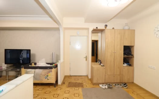 4 room apartment, 2nd Azatutyan lane, 90 sq.m., 2/9 floor, major renovation