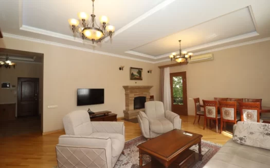 A 4-room apartment, stone building, Teryan street, 121 sq.m.