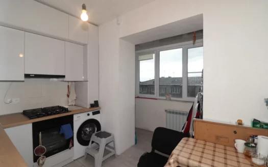 A 4 room apartment, Gai Avenue, 90 sq.m., stone building