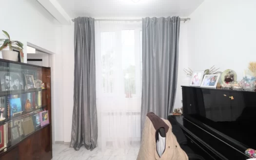 A 4 room apartment, Gai Avenue, 90 sq.m., stone building