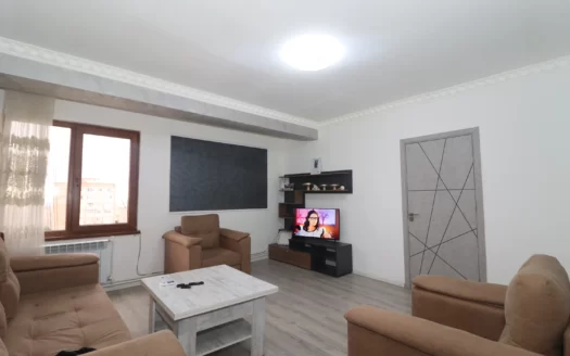 a 4 room apartment is for sale, Ohanov street, 82 sq.m., major renovation