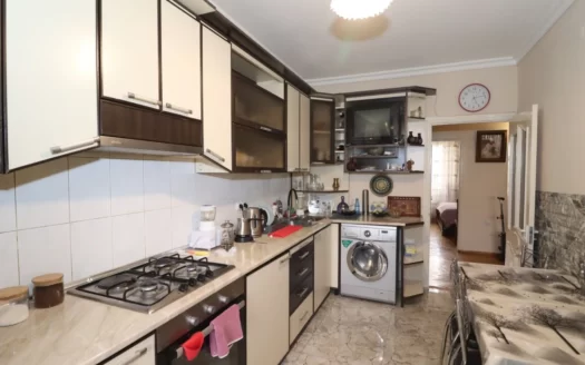 A 4 room apartment, Mazmanyan street, 90 sq.m., major renovation, 3/5 floor