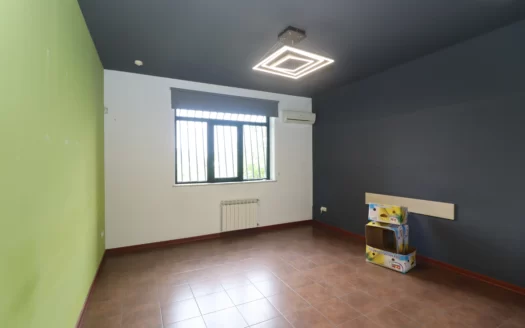 A commercial space, Charents street, 180 sq.m., 1/7 floor