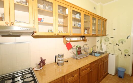 A 3 room apartment is for sale, Aygedzor street 1st lane, 100 sq.m., stone building