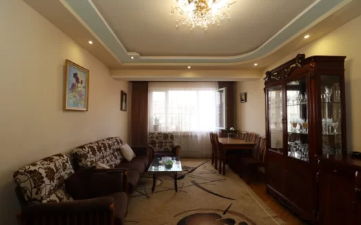A 4 room apartment, Bashinjaghyan street, 96 sq.m., 4/5 floor, stone building