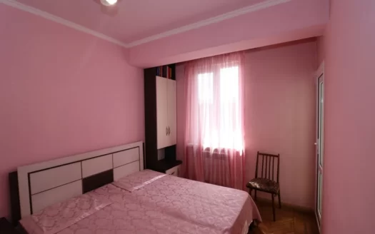 A 4 room apartment, Bashinjaghyan street, 96 sq.m., 4/5 floor, stone building