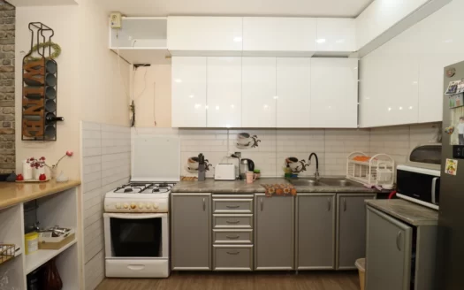 A 3 room apartment, Nansen street, 100 sq.m., stone building