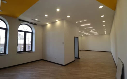 A commercial space, Garegin Nzhdeh street, 83 sq.m., major renovation