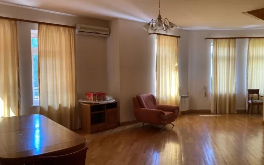 A 5 room spacious apartment, Parpetsi street, 242 sq.m., 4/4 floor, stone building