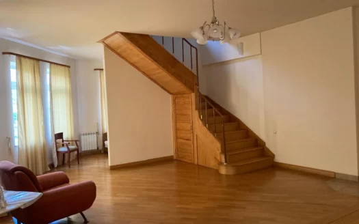 A 5 room spacious apartment, Parpetsi street, 242 sq.m., 4/4 floor, stone building