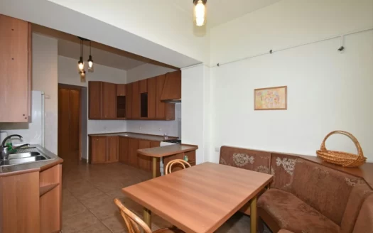 A 5 room spacious apartment, Parpetsi street, 242 sq.m., 4/4 floor, stone building