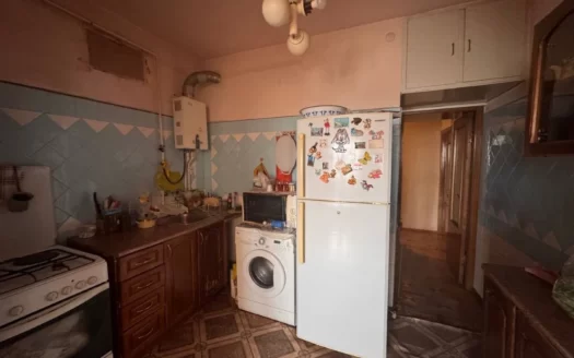 A 3 room apartment, Griboyedov street, stone building, 115 sq.m.