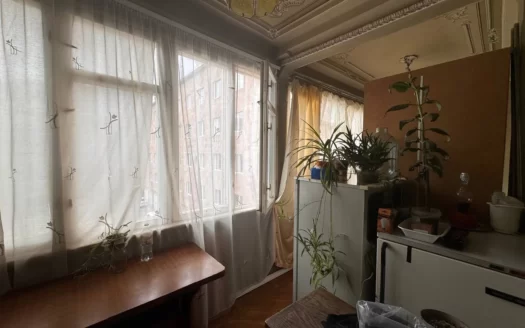 A 3 room apartment, Griboyedov street, stone building, 115 sq.m.