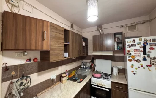 A 2 room apartment, Aram Khachatryan street, 51 sq.m., stone building