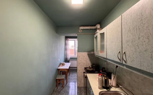 A one room apartment, Avet Avetisyan street, 48 sq.m., 3/7 floor, stone building