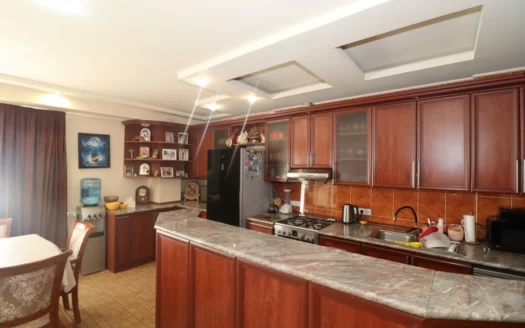 A 4 room apartment, Raffi street, 86 sq.m., major renovation, 6/9 floor