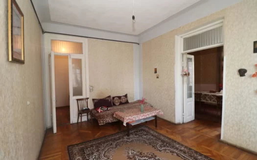 A 3 room apartment, Mashtots Avenue, 75 sq.m., 2/5 floor, stone building