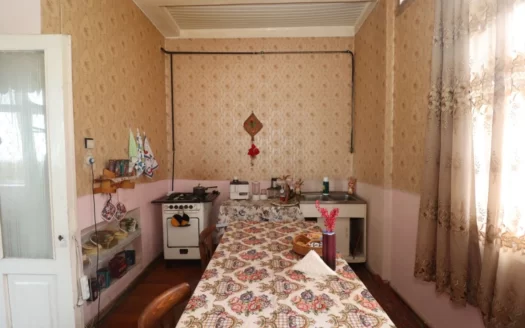 A 3 room apartment, Mashtots Avenue, 75 sq.m., 2/5 floor, stone building