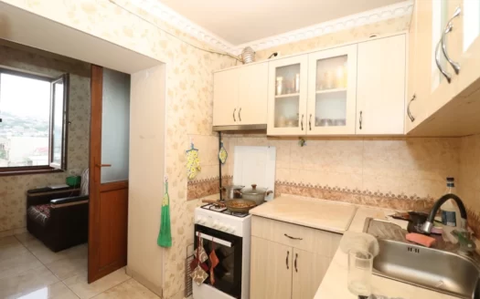 A 3 room apartment is for sale, Rostovyan street, 76 sq.m., stone building, major renovation