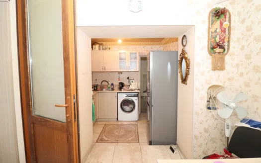 A 3 room apartment is for sale, Rostovyan street, 76 sq.m., stone building, major renovation