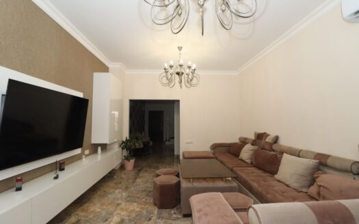 A three-story townhouse, Garden House residential complex, G1 district