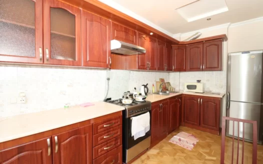 A 3 room apartment, Davit Malyan Street, 94 sq.m., major renovation, 3/6 floor