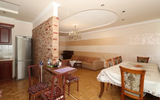 A 3 room apartment, Davit Malyan Street, 94 sq.m., major renovation, 3/6 floor