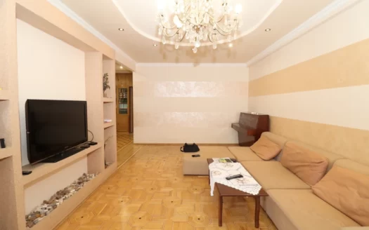 A 3 room apartment, Davit Malyan Street, 94 sq.m., major renovation, 3/6 floor