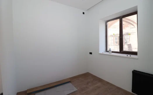 A 3 room apartment, Sakharov Street, 50 sq.m., 3/4 floor, stone building