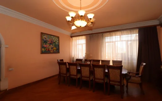 A spacious three story house, Babayan Street, 758 sq.m.