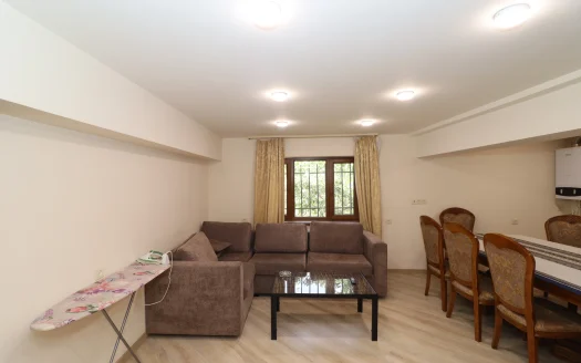 One story stone house on Nairi Zaryan Street in Arabkir, 100 sq.m., cosmetic renovation