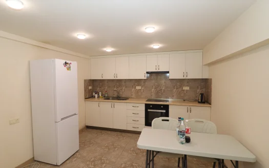 One story stone house on Nairi Zaryan Street in Arabkir, 100 sq.m., cosmetic renovation