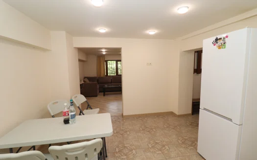 One story stone house on Nairi Zaryan Street in Arabkir, 100 sq.m., cosmetic renovation