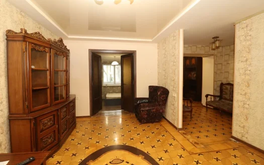 3 room apartment on Zakian Street 1st Lane, 58 sq.m., 3/5 floor, cosmetic renovation, stone building