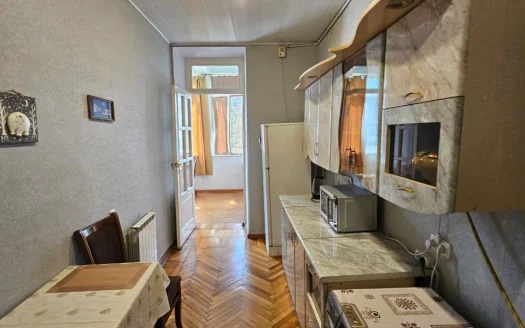 3 room apartment on Amiryan Street, 90 sq.m., 3/5 floor, high ceilings, multiple balconies