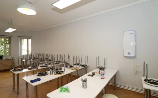 A four-story, spacious house is for sale on Nairi Zaryan Street, 800 sq.m., major renovation