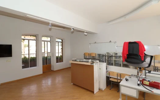 A four-story, spacious house is for sale on Nairi Zaryan Street, 800 sq.m., major renovation