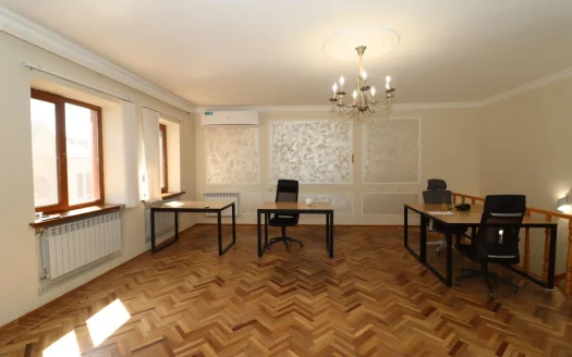 Three story stone house on Harutyun Kalents Street in Arabkir, 280 sq.m.