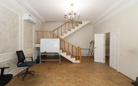 Three story stone house on Harutyun Kalents Street in Arabkir, 280 sq.m.