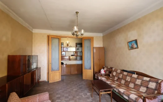 A 2 room apartment, Charents Street, 67 sq.m., stone building, 4/6 floor